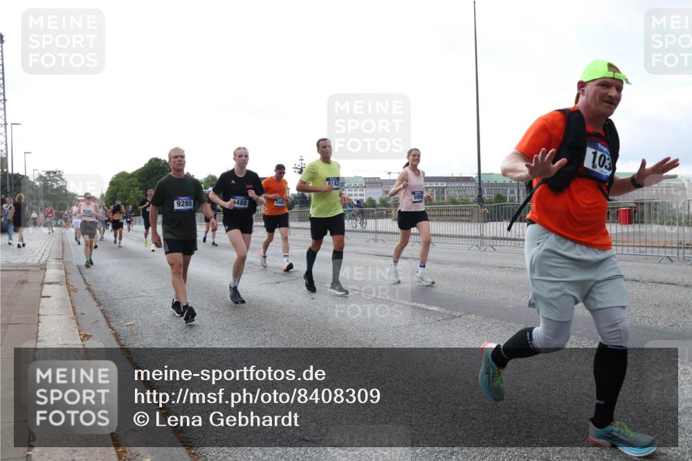 29.06.2025 - hella hamburg halbmarathon Lena Gebhardt http://msf.ph/oto/8408309 29.06.2025 10:04:08 Lombardsbrücke 9280, 4488, 18111, 6142, 5058, 103, 1032, 1355, 1367, 1674, 2277, 2979, 3488, 4095, 4488, 4587, 5058, 5354, 5363, 5365, 5396, 5613, 5976, 6142, 6706, 6709, 7006, 7017, 7306, 7485, 8177, 8217, 8421, 8422, 8423, 8469, 8484, 8727, 9280, 9526, 9899, 10756, 10962, 11402, 11511, 11582, 11614, 12004, 12005, 12336, 12653, 12998, 13173, 13583, 14340, 14436, 14917, 15520, 15525, 15678, 16099, 16113, 16621, 16989, 17071, 17098, 17437 meine-sportfotos.de