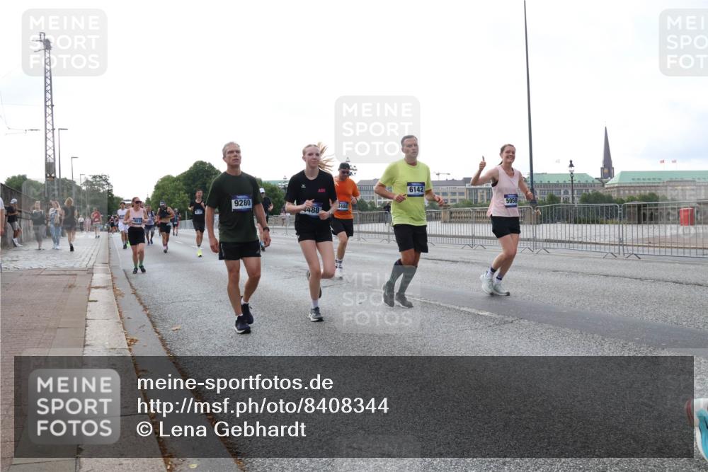 29.06.2025 - hella hamburg halbmarathon Lena Gebhardt http://msf.ph/oto/8408344 29.06.2025 10:04:08 Lombardsbrücke 18111, 9280, 4488, 6142, 5058, 1032, 1355, 1367, 1674, 2277, 2979, 3488, 4095, 4488, 4587, 5058, 5354, 5363, 5365, 5396, 5613, 5976, 6142, 6706, 6709, 7006, 7017, 7306, 7485, 8177, 8217, 8421, 8422, 8423, 8469, 8484, 8727, 9280, 9526, 9899, 10756, 10962, 11402, 11511, 11582, 11614, 12004, 12005, 12336, 12653, 12998, 13173, 13583, 14340, 14436, 14917, 15520, 15525, 15678, 16099, 16113, 16621, 16989, 17071, 17098, 17437 meine-sportfotos.de