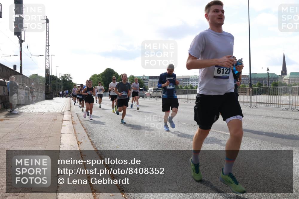 29.06.2025 - hella hamburg halbmarathon Lena Gebhardt http://msf.ph/oto/8408352 29.06.2025 09:49:54 Lombardsbrücke 4528, 18734, 6123, 1343, 1445, 1615, 1675, 1800, 1803, 1975, 2324, 2415, 2573, 2750, 2949, 3136, 3282, 3431, 3530, 4148, 4303, 4318, 4425, 4528, 5248, 5409, 6095, 6123, 6682, 6704, 7035, 7229, 7495, 7774, 7796, 8370, 8465, 8629, 8925, 9264, 9265, 9294, 9296, 9686, 9711, 9914, 9979, 10680, 10894, 10930, 11765, 12327, 12554, 12839, 13141, 13457, 13800, 14077, 14204, 14359, 14374, 14560, 14629, 14667, 14688, 14789, 15094 meine-sportfotos.de