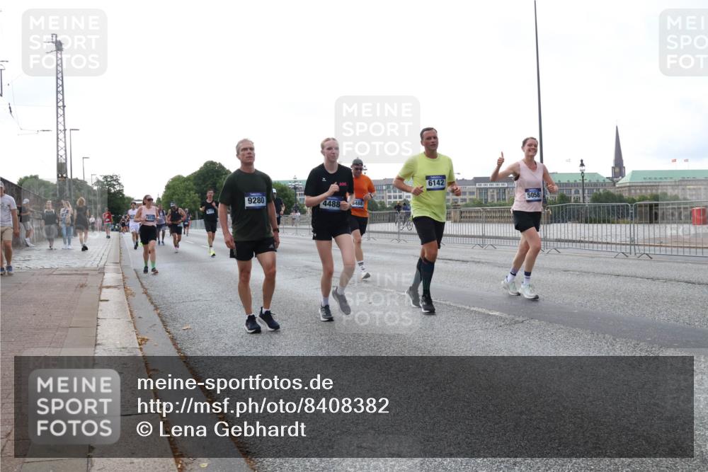 29.06.2025 - hella hamburg halbmarathon Lena Gebhardt http://msf.ph/oto/8408382 29.06.2025 10:04:09 Lombardsbrücke 38116, 9280, 4488, 3488, 6142, 5058, 1032, 1355, 1367, 1674, 2277, 2979, 3488, 4095, 4488, 4587, 5058, 5354, 5363, 5365, 5613, 5976, 6142, 6706, 6709, 7006, 7017, 7306, 7485, 8177, 8217, 8421, 8422, 8423, 8469, 8727, 9280, 9489, 9526, 9899, 10213, 10756, 10962, 11402, 11511, 11582, 11614, 12004, 12005, 12336, 12653, 12998, 13173, 13583, 14340, 14436, 14917, 15520, 15525, 15678, 16099, 16113, 16621, 16989, 17071, 17098, 17437 meine-sportfotos.de