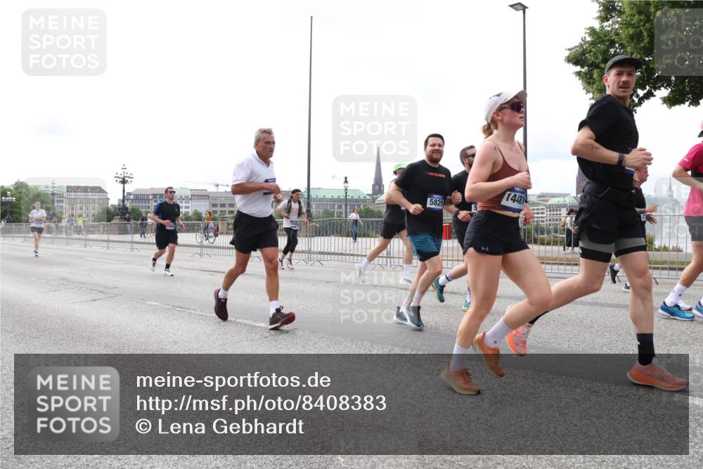 29.06.2025 - hella hamburg halbmarathon Lena Gebhardt http://msf.ph/oto/8408383 29.06.2025 10:24:47 Lombardsbrücke 5829, 14481, 1064, 1352, 1395, 1740, 2108, 2132, 2249, 2280, 2477, 2944, 3053, 3099, 3113, 3132, 3421, 3786, 4008, 4010, 4111, 4162, 4221, 4444, 4464, 5126, 5138, 5829, 5830, 6261, 6478, 6524, 6526, 6570, 7528, 7778, 7975, 9063, 9573, 10907, 11400, 11651, 11816, 11817, 12070, 12303, 13111, 13113, 13380, 13573, 13638, 14143, 14898, 15124, 15153, 15942, 15975, 17185, 17535, 17954, 18194, 18198 meine-sportfotos.de