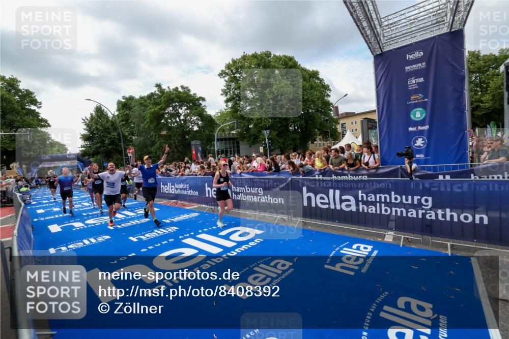 29.06.2025 - hella hamburg halbmarathon Zöllner http://msf.ph/oto/8408392 29.06.2025 10:43:10 Ziel 4229, 6721, 7026, 7451, 9833, 10251, 10469, 11177, 12153, 12657, 12723, 12776, 12839, 15255, 17177, 19038 meine-sportfotos.de