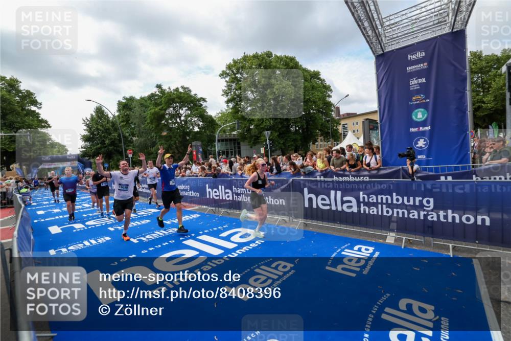 29.06.2025 - hella hamburg halbmarathon Zöllner http://msf.ph/oto/8408396 29.06.2025 10:43:11 Ziel 4229, 6721, 7026, 7093, 7451, 9833, 10251, 11177, 12153, 12657, 12723, 12776, 12839, 15255, 15706, 17177, 19038 meine-sportfotos.de