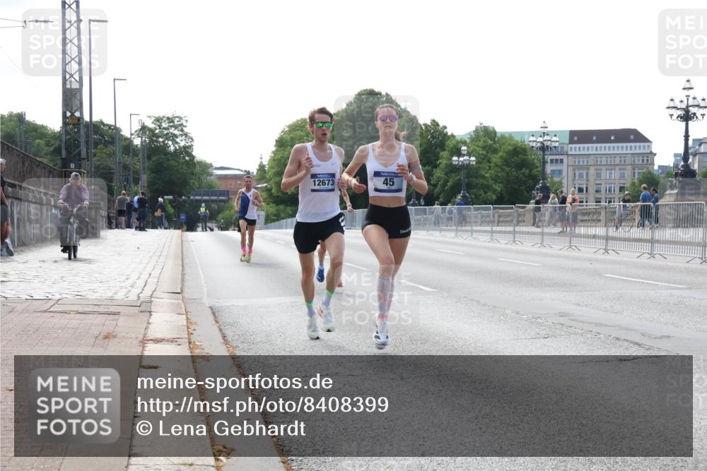 29.06.2025 - hella hamburg halbmarathon Lena Gebhardt http://msf.ph/oto/8408399 29.06.2025 09:37:41 Lombardsbrücke 5, 12673, 45, 31, 45, 50, 3944, 12673 meine-sportfotos.de