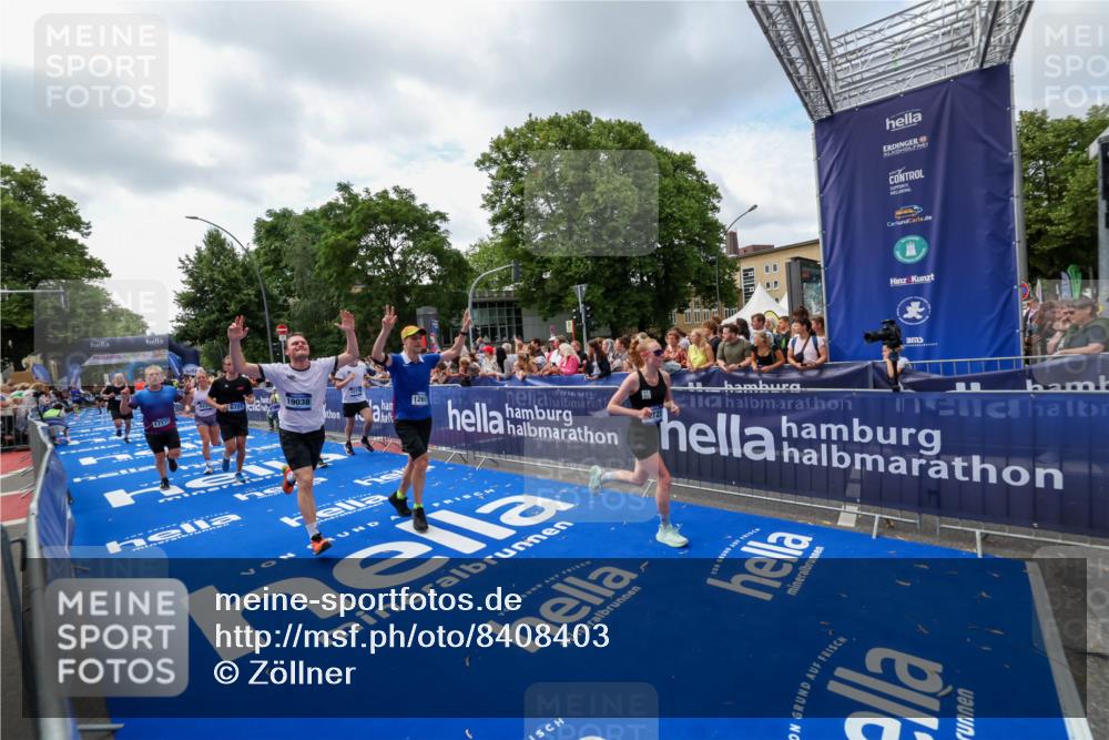 29.06.2025 - hella hamburg halbmarathon Zöllner http://msf.ph/oto/8408403 29.06.2025 10:43:11 Ziel 4229, 6721, 7026, 7093, 7451, 9833, 10251, 11177, 12153, 12657, 12723, 12776, 12839, 15255, 15706, 17177, 19038 meine-sportfotos.de