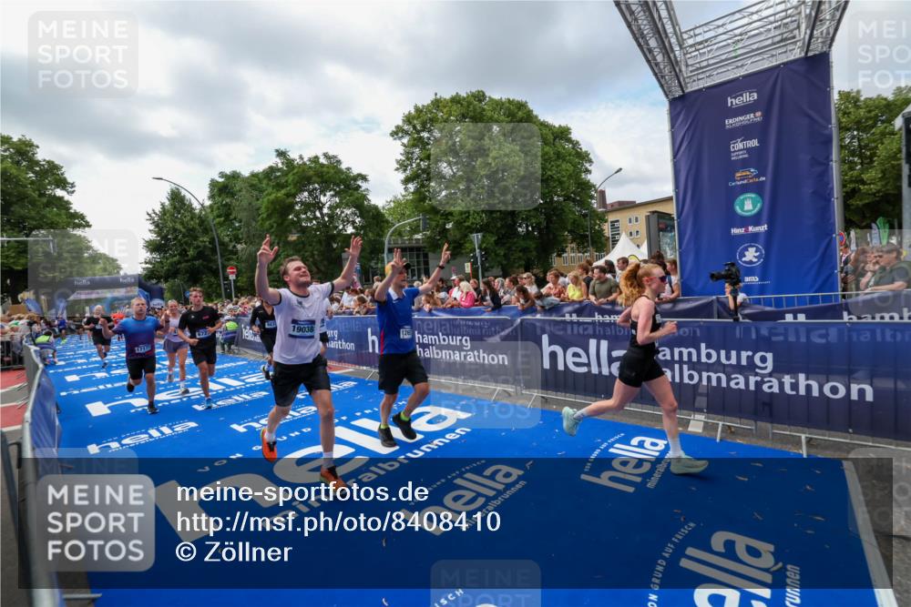 29.06.2025 - hella hamburg halbmarathon Zöllner http://msf.ph/oto/8408410 29.06.2025 10:43:11 Ziel 4229, 6721, 7026, 7093, 7451, 9833, 10251, 11177, 12153, 12657, 12723, 12776, 12839, 15255, 15706, 17177, 19038 meine-sportfotos.de