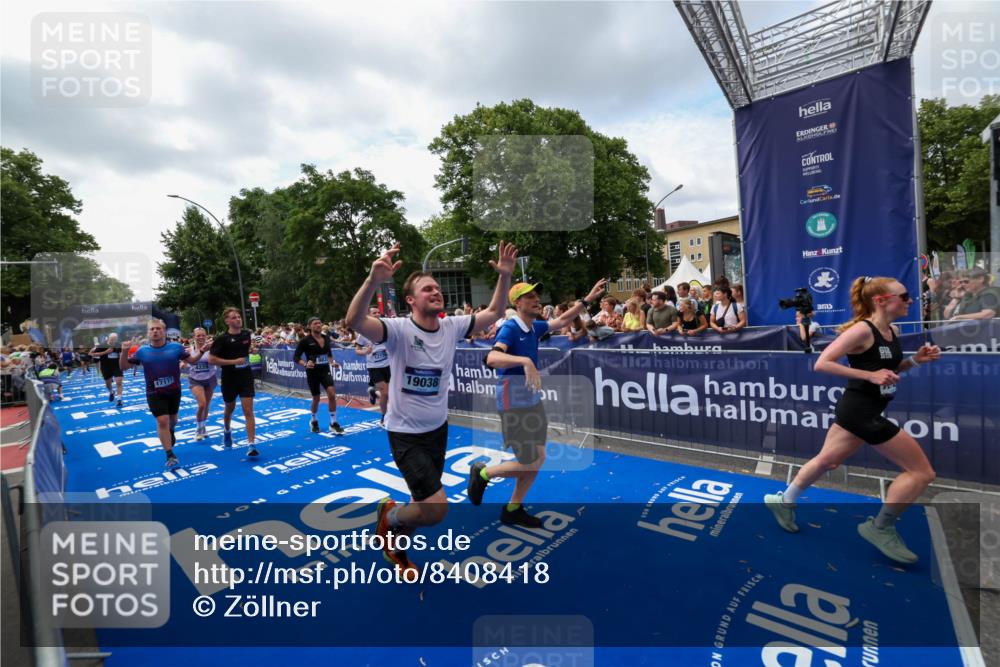 29.06.2025 - hella hamburg halbmarathon Zöllner http://msf.ph/oto/8408418 29.06.2025 10:43:11 Ziel 4229, 6721, 7026, 7093, 7451, 9833, 10251, 11177, 12153, 12657, 12723, 12776, 12839, 15255, 15706, 17177, 19038 meine-sportfotos.de