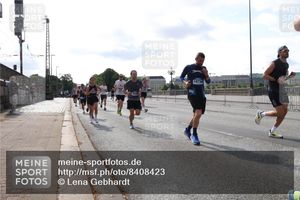 29.06.2025 - hella hamburg halbmarathon Lena Gebhardt http://msf.ph/oto/8408423 29.06.2025 09:49:55 Lombardsbrücke 4528, 18734, 1343, 1445, 1615, 1675, 1800, 1803, 1975, 2324, 2415, 2573, 2750, 2949, 3136, 3282, 3431, 3530, 4148, 4303, 4318, 4425, 4528, 5248, 5409, 6095, 6123, 6682, 6704, 7035, 7229, 7495, 7774, 7796, 8370, 8465, 8629, 8925, 9264, 9265, 9294, 9296, 9686, 9711, 9914, 9979, 10680, 10894, 10930, 11765, 12327, 12540, 12554, 12839, 13141, 13457, 13800, 14077, 14204, 14359, 14374, 14560, 14629, 14688, 14789, 15094 meine-sportfotos.de