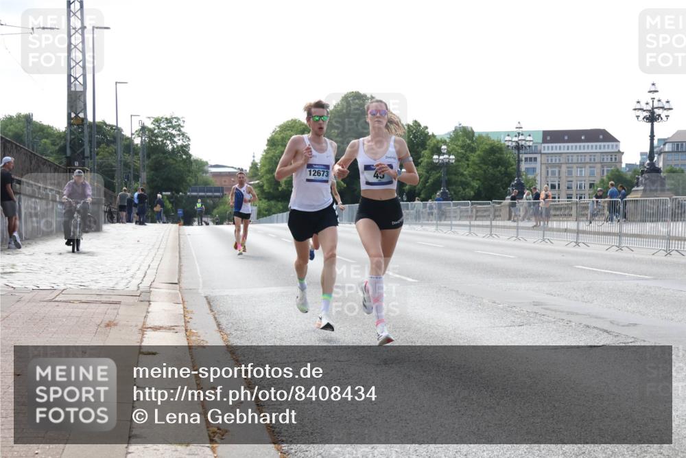 29.06.2025 - hella hamburg halbmarathon Lena Gebhardt http://msf.ph/oto/8408434 29.06.2025 09:37:41 Lombardsbrücke 12673, 31, 45, 50, 3944, 12673 meine-sportfotos.de