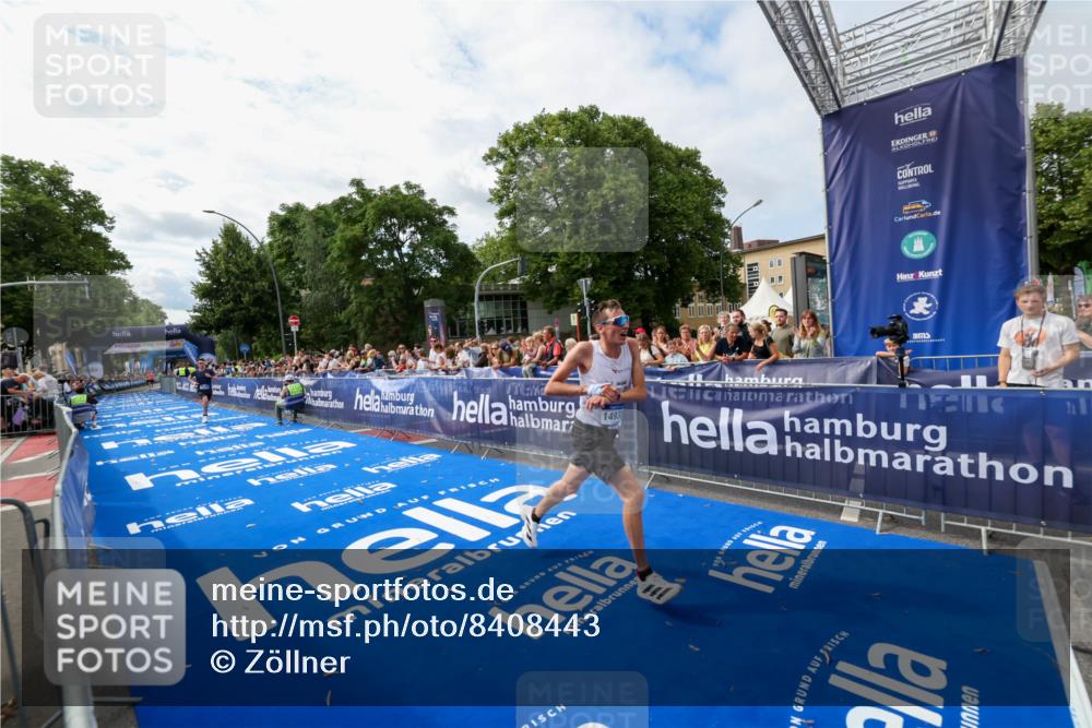 29.06.2025 - hella hamburg halbmarathon Zöllner http://msf.ph/oto/8408443 29.06.2025 10:17:59 Ziel 14932, 15166 meine-sportfotos.de