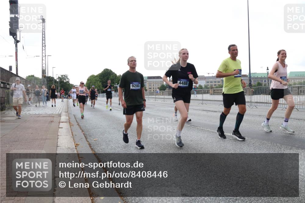 29.06.2025 - hella hamburg halbmarathon Lena Gebhardt http://msf.ph/oto/8408446 29.06.2025 10:04:09 Lombardsbrücke 1811, 9280, 4488, 1032, 1355, 1367, 1674, 2277, 2979, 3488, 4095, 4488, 4587, 5058, 5354, 5363, 5365, 5613, 5976, 6142, 6706, 6709, 7006, 7017, 7306, 7485, 8177, 8217, 8421, 8422, 8423, 8469, 8727, 9280, 9489, 9526, 9899, 10213, 10756, 10962, 11402, 11511, 11582, 11614, 12004, 12005, 12336, 12653, 12998, 13173, 13583, 14340, 14436, 14917, 15520, 15525, 15678, 16099, 16113, 16621, 16989, 17071, 17098, 17437 meine-sportfotos.de