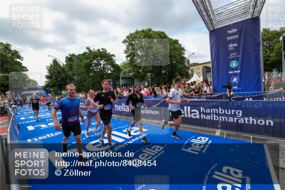 29.06.2025 - hella hamburg halbmarathon Zöllner http://msf.ph/oto/8408454 29.06.2025 10:43:12 Ziel 1675, 4229, 6721, 7026, 7093, 7451, 9833, 10251, 11177, 12153, 12657, 12723, 12776, 12839, 15255, 15706, 17177, 18304, 19038 meine-sportfotos.de
