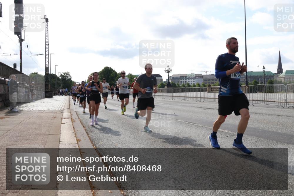 29.06.2025 - hella hamburg halbmarathon Lena Gebhardt http://msf.ph/oto/8408468 29.06.2025 09:49:55 Lombardsbrücke 8925, 1345, 4528, 18734, 1343, 1445, 1615, 1675, 1800, 1803, 1975, 2324, 2415, 2573, 2750, 2949, 3136, 3282, 3431, 3530, 4148, 4303, 4318, 4425, 4528, 5248, 5409, 6095, 6123, 6682, 6704, 7035, 7229, 7495, 7774, 7796, 8370, 8465, 8629, 8925, 9264, 9265, 9294, 9296, 9686, 9711, 9914, 9979, 10680, 10894, 10930, 11765, 12327, 12540, 12554, 12839, 13141, 13457, 13800, 14077, 14204, 14359, 14374, 14560, 14629, 14688, 14789, 15094 meine-sportfotos.de