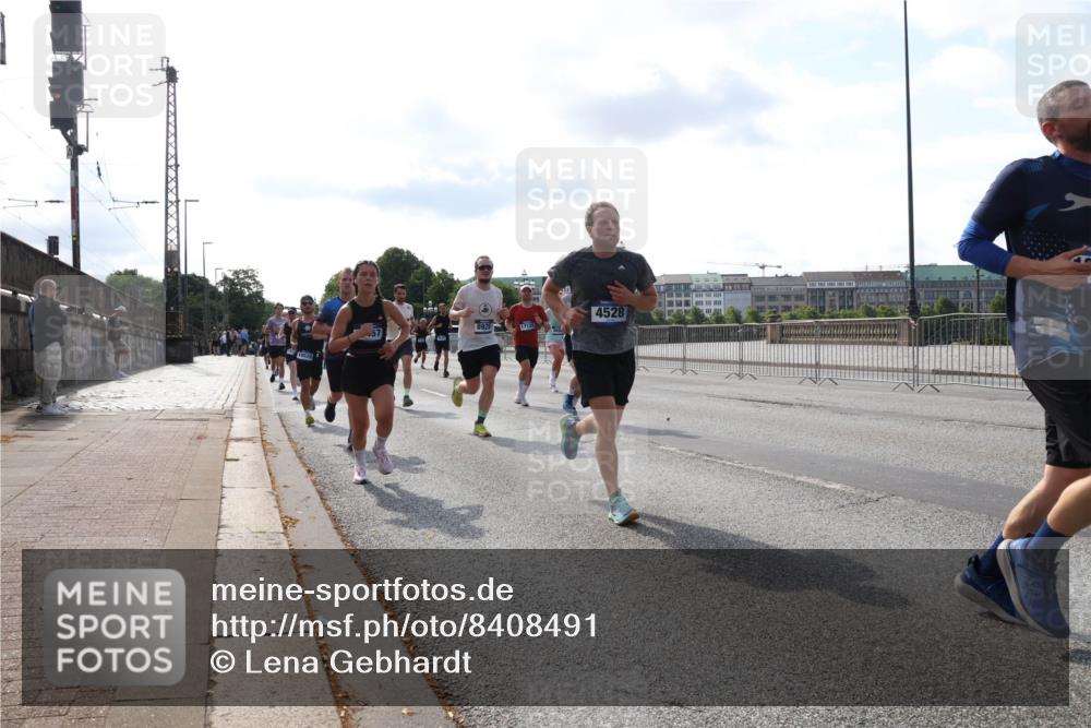 29.06.2025 - hella hamburg halbmarathon Lena Gebhardt http://msf.ph/oto/8408491 29.06.2025 09:49:55 Lombardsbrücke 78529, 8925, 4528, 17125, 1343, 1445, 1615, 1675, 1800, 1803, 1975, 2324, 2415, 2573, 2750, 2949, 3136, 3282, 3431, 3530, 4148, 4303, 4318, 4425, 4528, 5248, 5409, 6095, 6123, 6682, 6704, 7035, 7229, 7495, 7774, 7796, 8370, 8465, 8629, 8925, 9264, 9265, 9294, 9296, 9686, 9711, 9914, 9979, 10680, 10894, 10930, 11765, 12327, 12540, 12554, 12839, 13141, 13457, 13800, 14077, 14204, 14359, 14374, 14560, 14629, 14688, 14789, 15094 meine-sportfotos.de