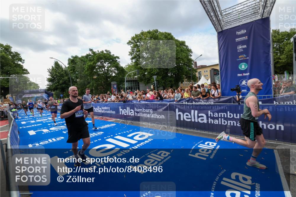 29.06.2025 - hella hamburg halbmarathon Zöllner http://msf.ph/oto/8408496 29.06.2025 10:43:15 Ziel 1675, 7026, 7093, 7451, 10251, 11177, 12153, 15255, 15706, 16314, 18304 meine-sportfotos.de