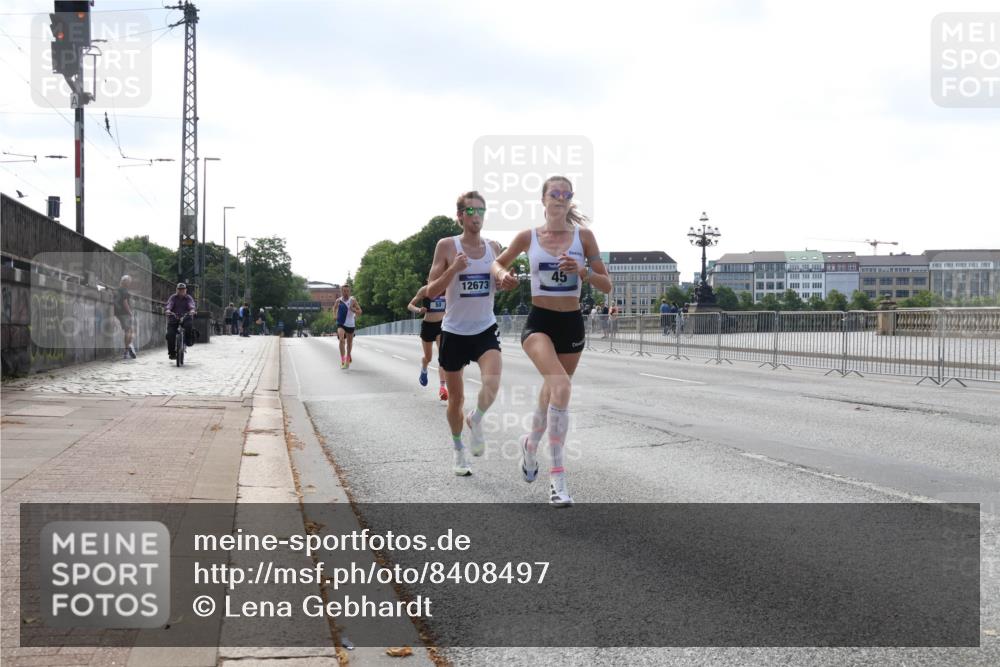 29.06.2025 - hella hamburg halbmarathon Lena Gebhardt http://msf.ph/oto/8408497 29.06.2025 09:37:42 Lombardsbrücke 12673, 45, 31, 45, 50, 3944, 12673 meine-sportfotos.de