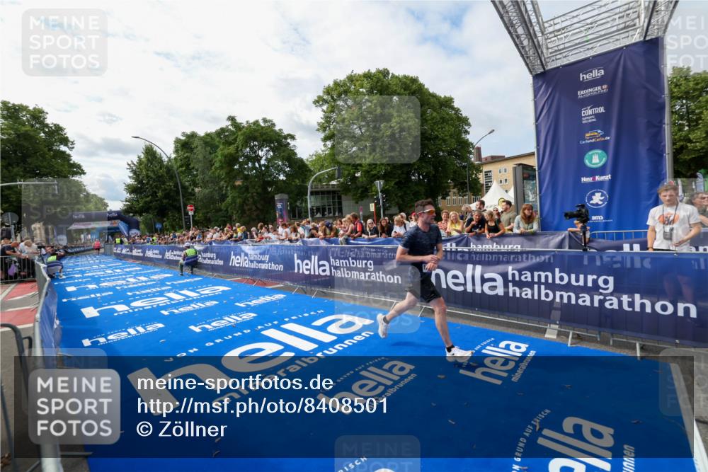 29.06.2025 - hella hamburg halbmarathon Zöllner http://msf.ph/oto/8408501 29.06.2025 10:18:01 Ziel 15166, 19072 meine-sportfotos.de