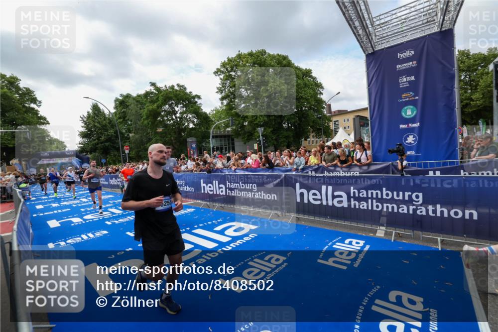 29.06.2025 - hella hamburg halbmarathon Zöllner http://msf.ph/oto/8408502 29.06.2025 10:43:15 Ziel 1675, 7026, 7093, 7451, 10251, 11177, 12153, 15255, 15706, 16314, 18304 meine-sportfotos.de
