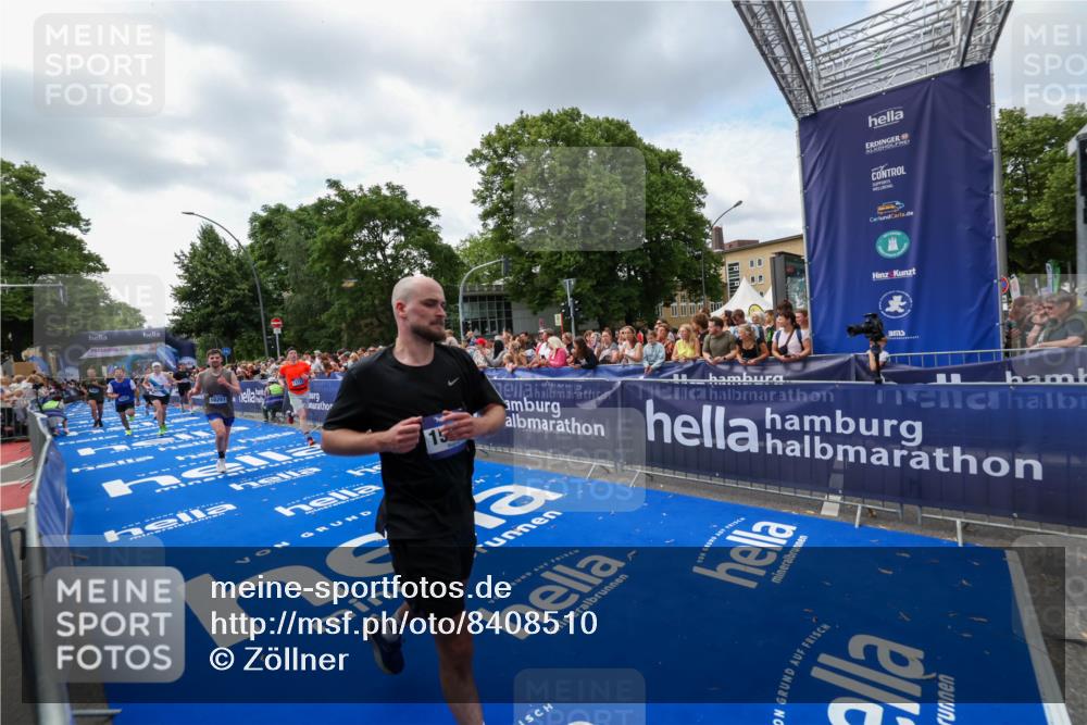 29.06.2025 - hella hamburg halbmarathon Zöllner http://msf.ph/oto/8408510 29.06.2025 10:43:15 Ziel 1675, 7026, 7093, 7451, 10251, 11177, 12153, 15255, 15706, 16314, 18304 meine-sportfotos.de