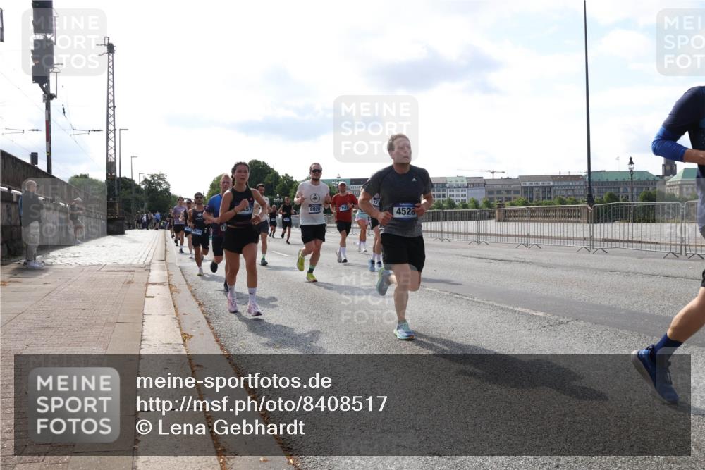 29.06.2025 - hella hamburg halbmarathon Lena Gebhardt http://msf.ph/oto/8408517 29.06.2025 09:49:55 Lombardsbrücke 123, 8925, 17125, 4526, 1343, 1445, 1615, 1675, 1800, 1803, 1975, 2324, 2415, 2573, 2750, 2949, 3136, 3282, 3431, 3530, 4148, 4303, 4318, 4425, 4528, 5248, 5409, 6095, 6123, 6682, 6704, 7035, 7229, 7495, 7774, 7796, 8370, 8465, 8629, 8925, 9264, 9265, 9294, 9296, 9686, 9711, 9914, 9979, 10680, 10894, 10930, 11765, 12327, 12540, 12554, 12839, 13141, 13457, 13800, 14077, 14204, 14359, 14374, 14560, 14629, 14688, 14789, 15094 meine-sportfotos.de
