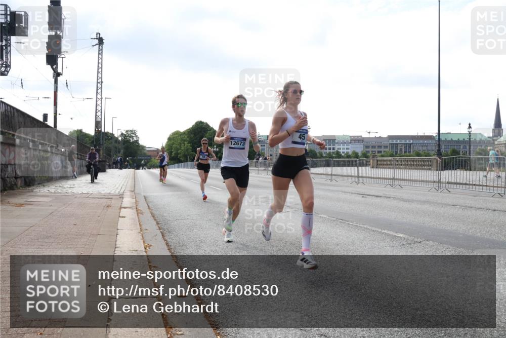 29.06.2025 - hella hamburg halbmarathon Lena Gebhardt http://msf.ph/oto/8408530 29.06.2025 09:37:42 Lombardsbrücke 12673, 45, 31, 45, 50, 3944, 12673 meine-sportfotos.de