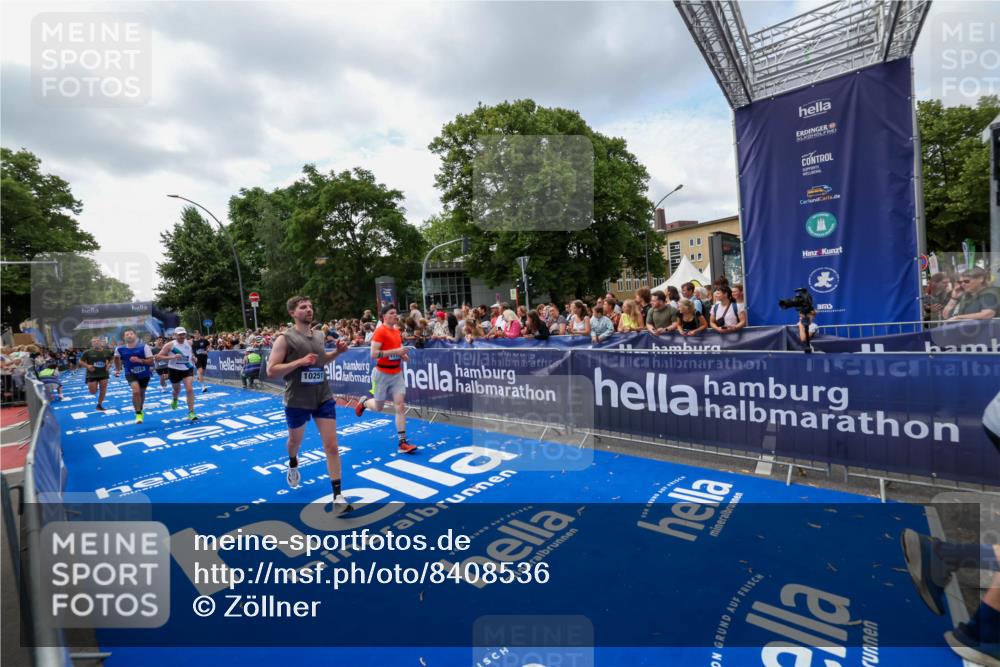 29.06.2025 - hella hamburg halbmarathon Zöllner http://msf.ph/oto/8408536 29.06.2025 10:43:16 Ziel 1675, 7026, 7093, 10251, 11177, 12153, 15255, 15706, 16314, 16997, 18304 meine-sportfotos.de