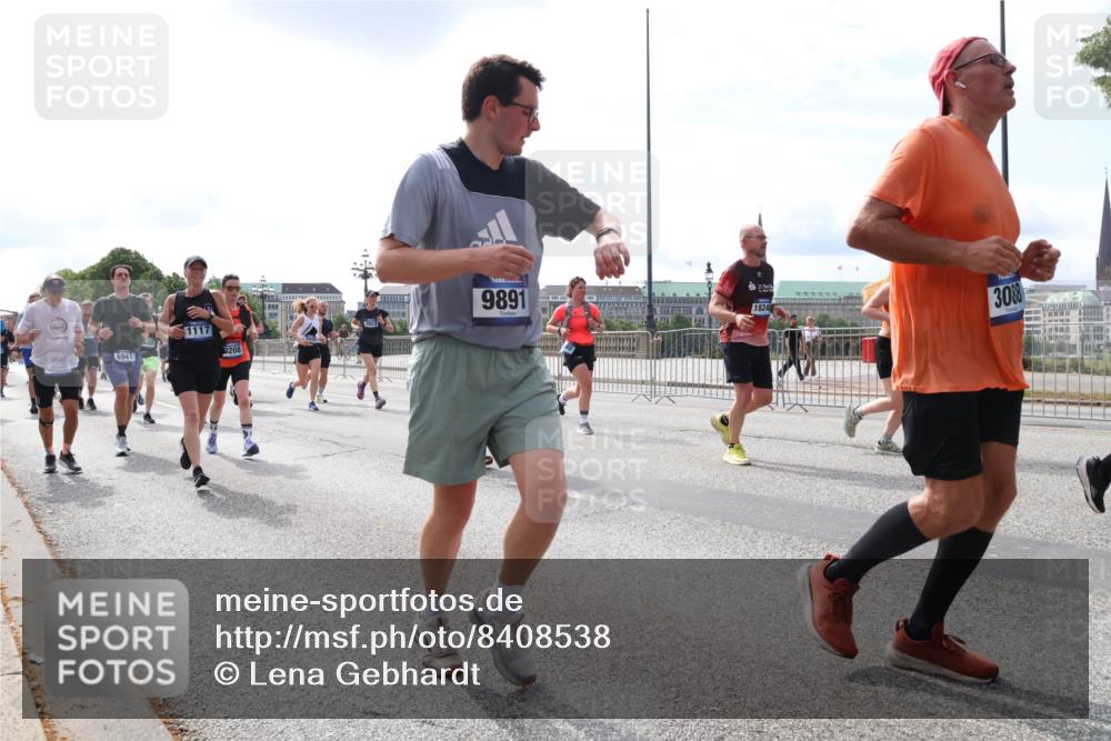 29.06.2025 - hella hamburg halbmarathon Lena Gebhardt http://msf.ph/oto/8408538 29.06.2025 10:16:52 Lombardsbrücke 6941, 1117, 3208, 9891, 18245, 3088, 1117, 1137, 1240, 1244, 1298, 1331, 1348, 1403, 1553, 1602, 1825, 2225, 2347, 2908, 2912, 3030, 3088, 3156, 3176, 3210, 3450, 3484, 3622, 3687, 4478, 5036, 5037, 5929, 5930, 5995, 6024, 6328, 6488, 6742, 6941, 6948, 7114, 7115, 7158, 7257, 7345, 7358, 7360, 7376, 7924, 7928, 8263, 8295, 8317, 8513, 8619, 8707, 8847, 8857, 8983, 9091, 9208, 9332, 9492, 9664, 9676, 9810, 10076, 10232 meine-sportfotos.de