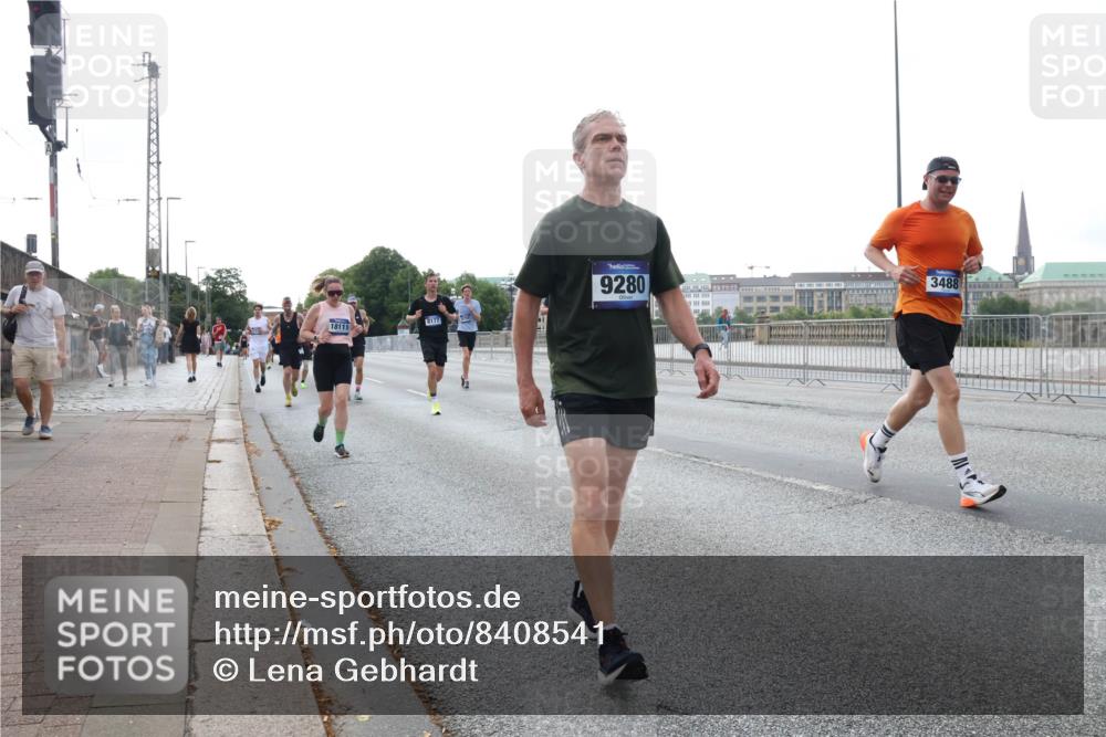 29.06.2025 - hella hamburg halbmarathon Lena Gebhardt http://msf.ph/oto/8408541 29.06.2025 10:04:10 Lombardsbrücke 18111, 8177, 9280, 3488, 1032, 1355, 1367, 1674, 2277, 2979, 3488, 4095, 4488, 4587, 5058, 5354, 5363, 5365, 5613, 5976, 6142, 6706, 6709, 7006, 7017, 7306, 7485, 8177, 8217, 8421, 8422, 8423, 8469, 8727, 9280, 9489, 9526, 9899, 10213, 10756, 10962, 11402, 11511, 11582, 11614, 12004, 12005, 12336, 12653, 12998, 13173, 13583, 14340, 14436, 14917, 15520, 15525, 15678, 16099, 16113, 16621, 16753, 16989, 17071, 17098, 17437 meine-sportfotos.de
