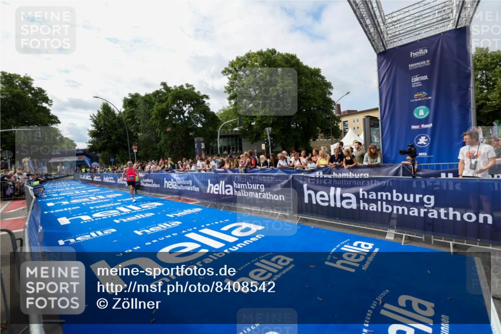 29.06.2025 - hella hamburg halbmarathon Zöllner http://msf.ph/oto/8408542 29.06.2025 10:18:07 Ziel 19072 meine-sportfotos.de