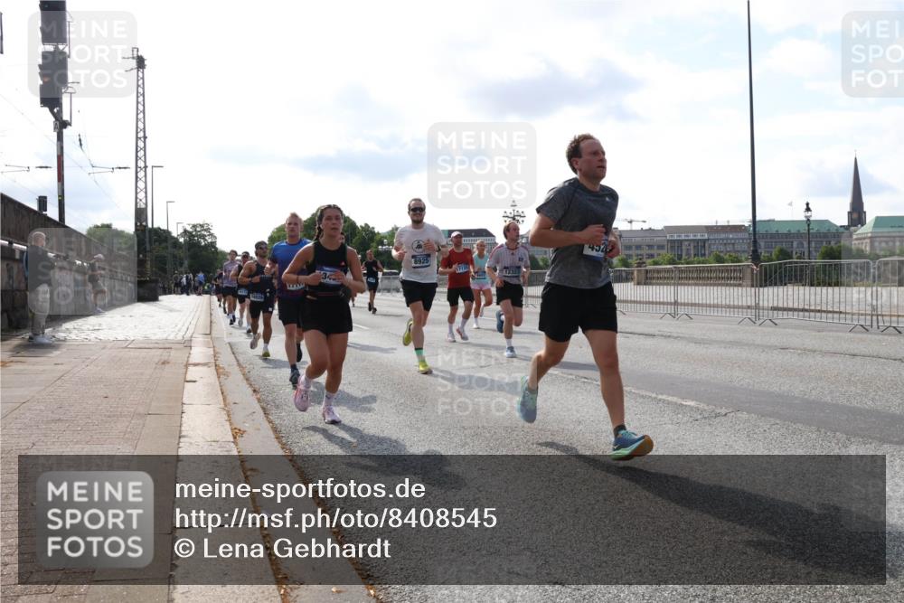 29.06.2025 - hella hamburg halbmarathon Lena Gebhardt http://msf.ph/oto/8408545 29.06.2025 09:49:56 Lombardsbrücke 18529, 1717, 8925, 7125, 494, 1343, 1445, 1615, 1675, 1800, 1803, 1975, 2324, 2415, 2573, 2750, 2949, 3136, 3282, 3431, 3530, 4148, 4303, 4318, 4425, 4528, 5248, 5409, 6095, 6123, 6682, 6704, 7035, 7229, 7495, 7774, 7796, 8370, 8465, 8629, 8925, 9264, 9265, 9294, 9296, 9686, 9711, 9914, 9979, 10680, 10894, 10930, 11765, 12327, 12540, 12554, 12839, 13141, 13457, 13800, 14077, 14204, 14359, 14374, 14560, 14629, 14688, 14789, 15094 meine-sportfotos.de