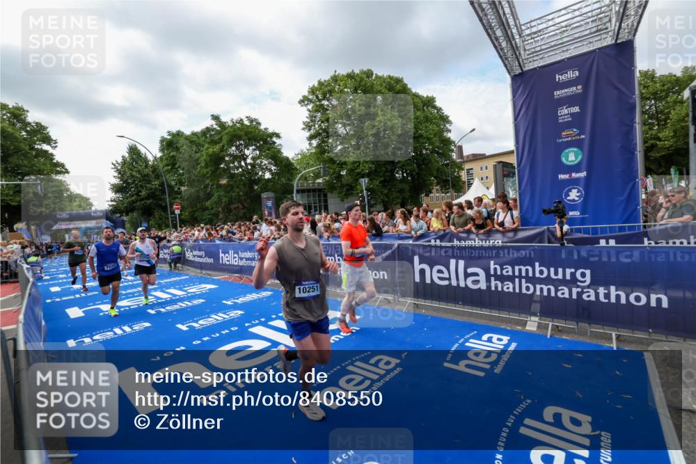 29.06.2025 - hella hamburg halbmarathon Zöllner http://msf.ph/oto/8408550 29.06.2025 10:43:17 Ziel 1675, 7026, 7093, 10099, 10251, 11177, 12153, 15706, 16314, 16997, 18304 meine-sportfotos.de