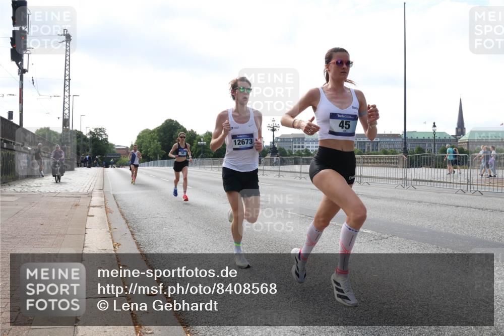 29.06.2025 - hella hamburg halbmarathon Lena Gebhardt http://msf.ph/oto/8408568 29.06.2025 09:37:43 Lombardsbrücke 12673, 45, 45, 50, 3944, 12673 meine-sportfotos.de