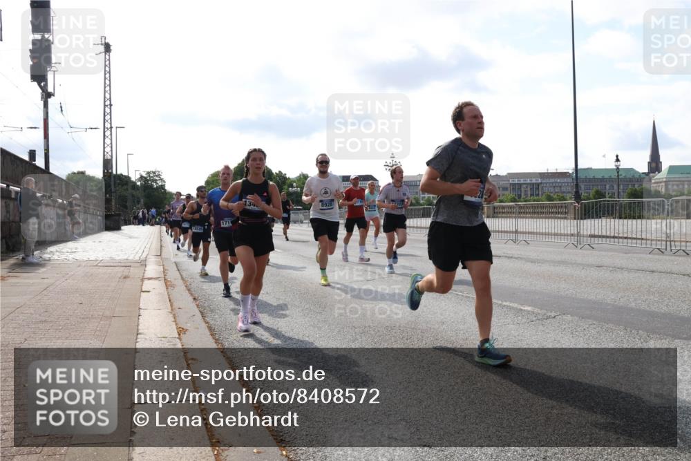 29.06.2025 - hella hamburg halbmarathon Lena Gebhardt http://msf.ph/oto/8408572 29.06.2025 09:49:56 Lombardsbrücke 134, 8925, 7125, 171, 18529, 18529, 1343, 1445, 1615, 1675, 1800, 1803, 1975, 2324, 2415, 2573, 2750, 2949, 3136, 3282, 3431, 3530, 4148, 4303, 4318, 4425, 4528, 5248, 5409, 6095, 6123, 6682, 6704, 7035, 7229, 7495, 7774, 7796, 8370, 8465, 8629, 8925, 9264, 9265, 9294, 9296, 9686, 9711, 9914, 9979, 10680, 10894, 10930, 11765, 12327, 12540, 12554, 12839, 13141, 13457, 13800, 14077, 14204, 14359, 14374, 14560, 14629, 14688, 14789, 15094 meine-sportfotos.de