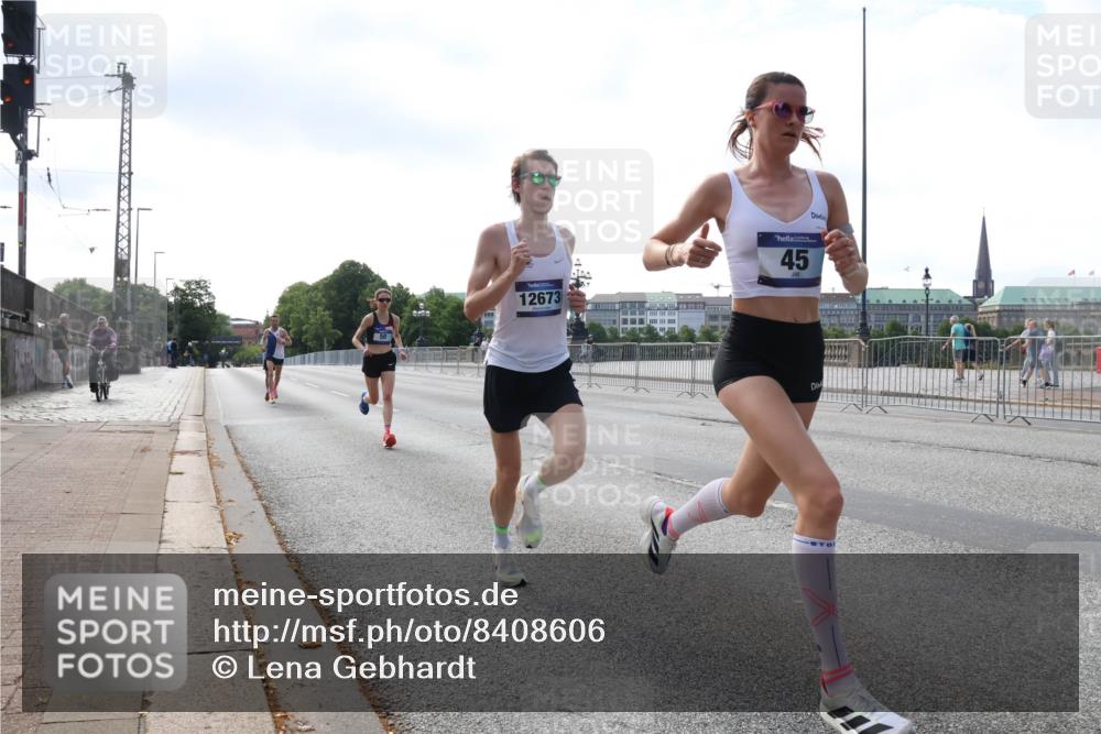 29.06.2025 - hella hamburg halbmarathon Lena Gebhardt http://msf.ph/oto/8408606 29.06.2025 09:37:43 Lombardsbrücke 12673, 45, 45, 50, 3944, 12673 meine-sportfotos.de