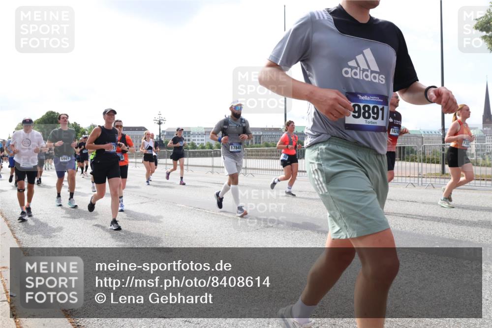 29.06.2025 - hella hamburg halbmarathon Lena Gebhardt http://msf.ph/oto/8408614 29.06.2025 10:16:52 Lombardsbrücke 6941, 17845, 9891, 25, 18245, 1117, 1137, 1240, 1244, 1298, 1331, 1348, 1403, 1553, 1602, 1825, 2225, 2347, 2908, 2912, 3030, 3088, 3156, 3176, 3210, 3450, 3484, 3622, 3687, 4478, 5036, 5037, 5929, 5930, 5995, 6024, 6328, 6488, 6742, 6941, 6948, 7114, 7115, 7158, 7257, 7345, 7358, 7360, 7376, 7924, 7928, 8263, 8295, 8317, 8513, 8619, 8707, 8847, 8857, 8983, 9091, 9208, 9332, 9492, 9664, 9676, 9810, 10076, 10232 meine-sportfotos.de
