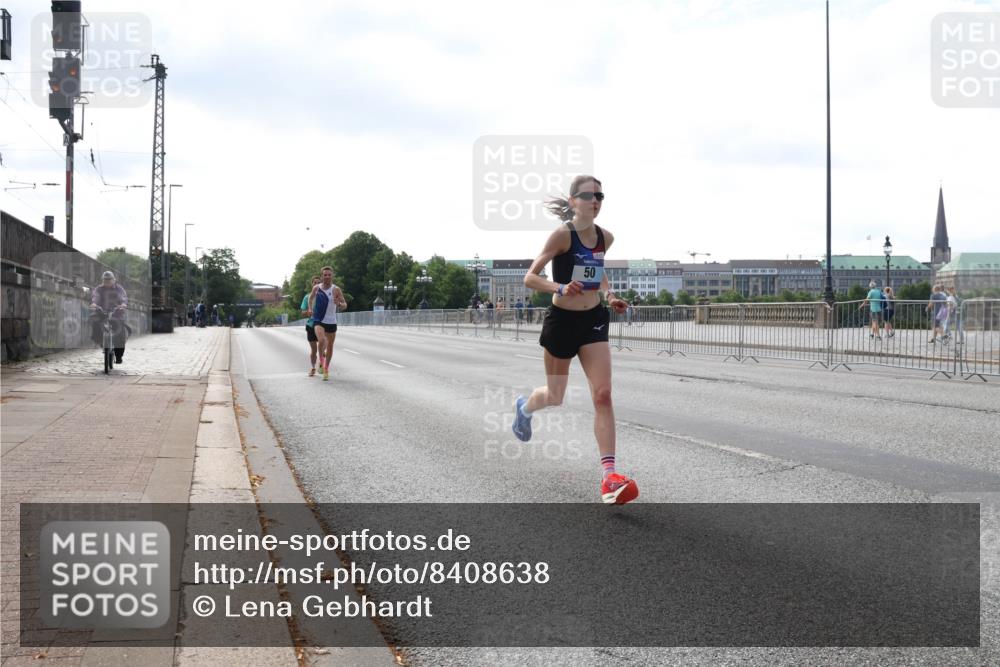 29.06.2025 - hella hamburg halbmarathon Lena Gebhardt http://msf.ph/oto/8408638 29.06.2025 09:37:44 Lombardsbrücke 50, 45, 50, 3944, 12673 meine-sportfotos.de