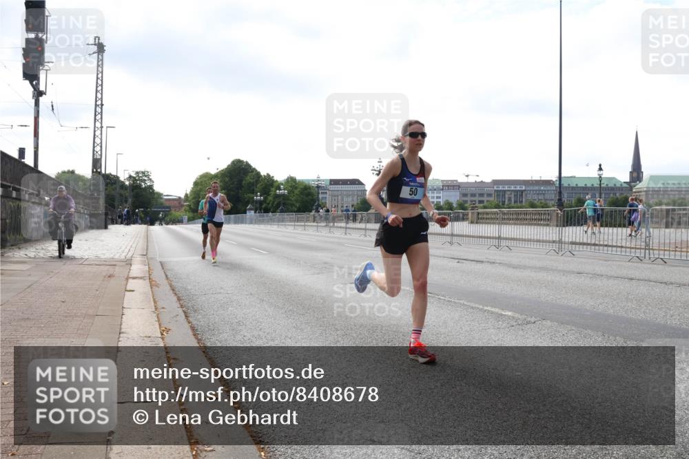 29.06.2025 - hella hamburg halbmarathon Lena Gebhardt http://msf.ph/oto/8408678 29.06.2025 09:37:44 Lombardsbrücke 50, 45, 50, 3944, 12673 meine-sportfotos.de