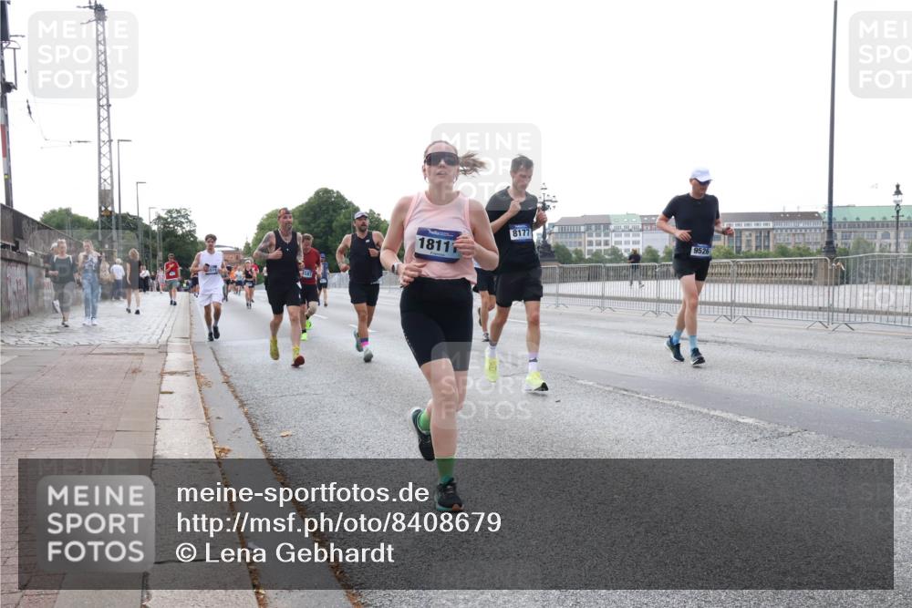 29.06.2025 - hella hamburg halbmarathon Lena Gebhardt http://msf.ph/oto/8408679 29.06.2025 10:04:12 Lombardsbrücke 1587, 1811, 8177, 9526, 1032, 1355, 1367, 1377, 1674, 2277, 2979, 3488, 4095, 4488, 4587, 5058, 5354, 5363, 5365, 5613, 5976, 6142, 6706, 6709, 7006, 7017, 7306, 7485, 8177, 8217, 8421, 8422, 8423, 8469, 8727, 9280, 9489, 9526, 9899, 10213, 10756, 10962, 11402, 11511, 11582, 11614, 12004, 12005, 12336, 12653, 12998, 13173, 13583, 14340, 14436, 14917, 15520, 15525, 15678, 16099, 16113, 16621, 16753, 16989, 17071, 17098, 17113, 17437 meine-sportfotos.de