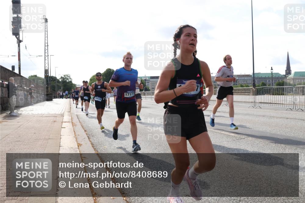 29.06.2025 - hella hamburg halbmarathon Lena Gebhardt http://msf.ph/oto/8408689 29.06.2025 09:49:57 Lombardsbrücke 173, 18529, 17177, 1343, 1445, 1615, 1675, 1800, 1803, 1975, 2324, 2415, 2573, 2750, 2949, 3136, 3282, 3332, 3431, 3530, 4303, 4318, 4425, 4528, 5248, 5409, 6095, 6123, 6682, 6704, 7035, 7229, 7495, 7774, 7796, 8370, 8465, 8629, 8925, 9264, 9265, 9294, 9296, 9302, 9686, 9711, 9914, 9979, 10680, 10894, 10930, 11765, 12327, 12540, 12554, 12839, 12895, 13141, 13457, 13800, 14077, 14204, 14359, 14374, 14560, 14629, 14688, 14789, 15094 meine-sportfotos.de