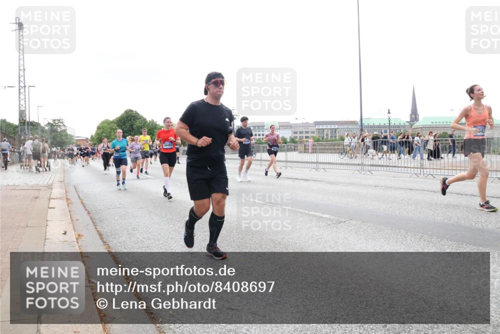 29.06.2025 - hella hamburg halbmarathon Lena Gebhardt http://msf.ph/oto/8408697 29.06.2025 10:50:44 Lombardsbrücke 18483, 342, 1129, 1208, 1259, 1828, 1930, 2047, 2200, 2358, 2859, 3184, 3203, 3229, 3647, 3680, 3710, 3805, 3838, 3897, 4168, 4642, 4695, 4771, 4848, 4961, 5119, 5131, 6178, 7133, 7141, 7161, 7505, 7677, 7825, 7938, 8200, 8299, 8779, 8833, 8834, 8986, 9096, 9168, 9933, 10029, 10286, 10437, 10552, 10614, 10636, 10744, 11426, 11577, 11696, 12392, 12393, 13887, 14102, 14534, 14591, 14940, 15017, 15230, 15416 meine-sportfotos.de