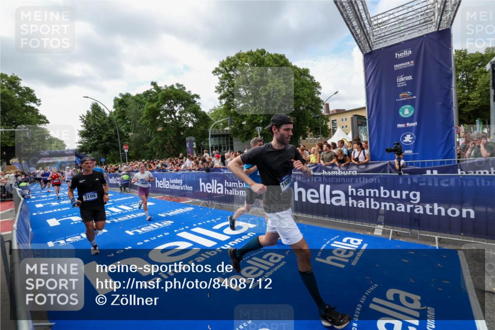 29.06.2025 - hella hamburg halbmarathon Zöllner http://msf.ph/oto/8408712 29.06.2025 10:43:25 Ziel 2653, 3109, 3124, 3146, 5506, 8664, 10099, 10237, 13348, 15921, 16720, 16997, 17391, 18274, 18942, 18987, 19009, 19051 meine-sportfotos.de