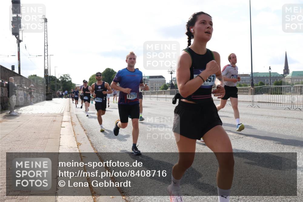29.06.2025 - hella hamburg halbmarathon Lena Gebhardt http://msf.ph/oto/8408716 29.06.2025 09:49:57 Lombardsbrücke 18173, 18529, 17177, 57, 1343, 1445, 1615, 1675, 1800, 1803, 1975, 2324, 2415, 2573, 2750, 2949, 3136, 3282, 3332, 3431, 3530, 4303, 4318, 4425, 4528, 5248, 5409, 6095, 6123, 6682, 6704, 7035, 7229, 7495, 7774, 7796, 8370, 8465, 8629, 8925, 9264, 9265, 9294, 9296, 9302, 9686, 9711, 9914, 9979, 10680, 10894, 10930, 11765, 12327, 12540, 12554, 12839, 12895, 13141, 13457, 13800, 14077, 14204, 14359, 14374, 14560, 14629, 14688, 14789, 15094 meine-sportfotos.de