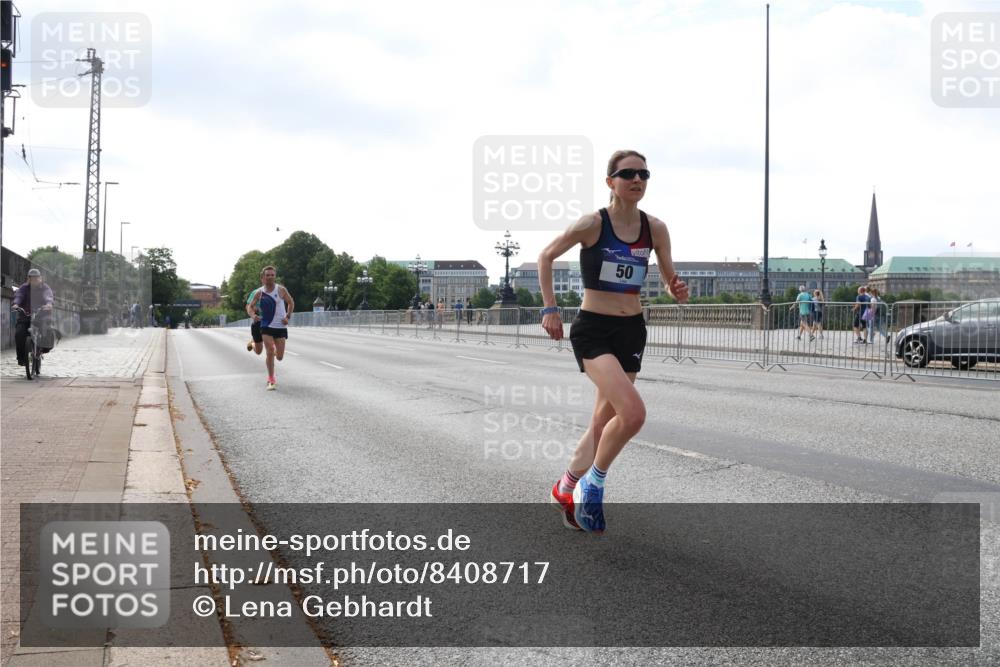 29.06.2025 - hella hamburg halbmarathon Lena Gebhardt http://msf.ph/oto/8408717 29.06.2025 09:37:44 Lombardsbrücke 50, 45, 50, 3944, 12673 meine-sportfotos.de