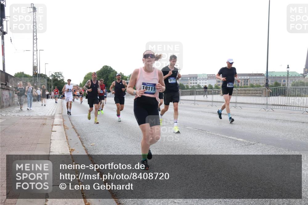 29.06.2025 - hella hamburg halbmarathon Lena Gebhardt http://msf.ph/oto/8408720 29.06.2025 10:04:12 Lombardsbrücke 18111, 8177, 9526, 1032, 1355, 1367, 1377, 1674, 2277, 2979, 3488, 4095, 4488, 4587, 5058, 5354, 5363, 5365, 5613, 5976, 6142, 6706, 6709, 7006, 7017, 7306, 7485, 8177, 8217, 8421, 8422, 8423, 8469, 8727, 9280, 9489, 9526, 9899, 10213, 10756, 10962, 11402, 11511, 11582, 11614, 12004, 12005, 12336, 12653, 12998, 13173, 13583, 14340, 14436, 14917, 15520, 15525, 15678, 16099, 16113, 16621, 16753, 16989, 17071, 17098, 17113, 17437 meine-sportfotos.de