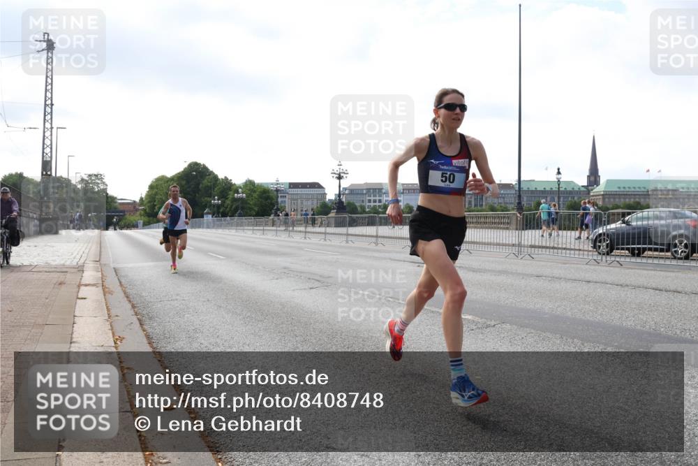 29.06.2025 - hella hamburg halbmarathon Lena Gebhardt http://msf.ph/oto/8408748 29.06.2025 09:37:44 Lombardsbrücke 50, 45, 50, 3944, 12673 meine-sportfotos.de