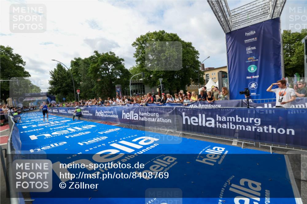 29.06.2025 - hella hamburg halbmarathon Zöllner http://msf.ph/oto/8408769 29.06.2025 10:18:48 Ziel 15495 meine-sportfotos.de
