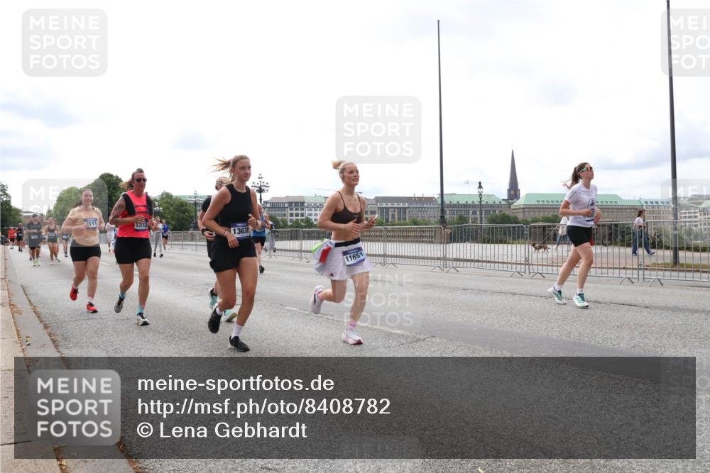 29.06.2025 - hella hamburg halbmarathon Lena Gebhardt http://msf.ph/oto/8408782 29.06.2025 10:24:53 Lombardsbrücke 111, 13113, 13638, 11651, 1064, 1352, 1395, 1740, 2000, 2108, 2249, 2280, 2944, 3053, 3099, 3113, 3132, 3421, 3786, 3920, 4008, 4010, 4111, 4221, 4444, 4464, 5126, 5138, 5829, 5830, 6261, 6570, 7778, 8083, 9573, 10907, 11400, 11651, 11816, 11817, 11921, 12070, 12303, 13111, 13113, 13380, 13573, 13638, 14143, 14649, 14898, 15124, 15153, 15679, 15942, 15975, 17185, 17535, 17954, 18194, 18198 meine-sportfotos.de