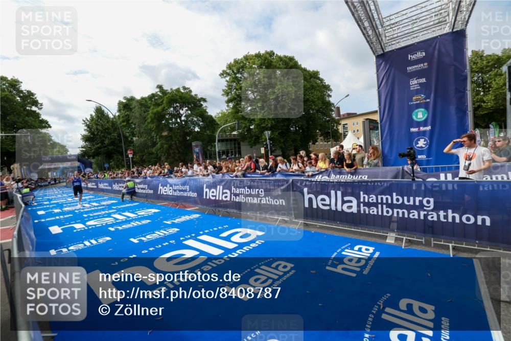 29.06.2025 - hella hamburg halbmarathon Zöllner http://msf.ph/oto/8408787 29.06.2025 10:18:48 Ziel 15495 meine-sportfotos.de