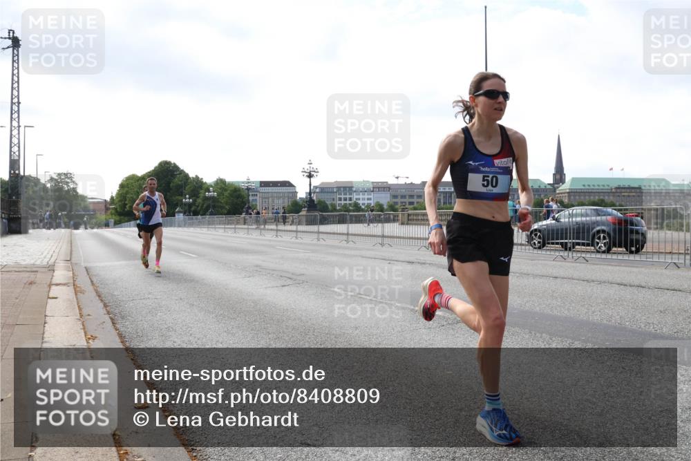 29.06.2025 - hella hamburg halbmarathon Lena Gebhardt http://msf.ph/oto/8408809 29.06.2025 09:37:44 Lombardsbrücke 50, 45, 50, 3944, 12673 meine-sportfotos.de