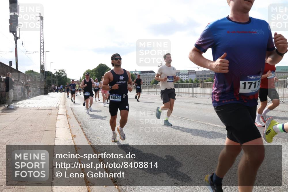 29.06.2025 - hella hamburg halbmarathon Lena Gebhardt http://msf.ph/oto/8408814 29.06.2025 09:49:58 Lombardsbrücke 18173, 18529, 6639, 2024, 18, 3530, 1717, 1343, 1445, 1615, 1675, 1800, 1803, 1975, 2324, 2415, 2573, 2750, 2949, 3136, 3282, 3332, 3431, 3530, 4303, 4318, 4425, 4528, 5248, 5409, 6095, 6123, 6682, 6704, 7035, 7229, 7495, 7774, 7796, 8370, 8465, 8629, 8925, 9264, 9265, 9294, 9296, 9302, 9686, 9711, 9914, 9979, 10680, 10894, 10930, 11765, 11767, 12327, 12540, 12554, 12839, 12895, 13141, 13457, 13800, 14077, 14204, 14359, 14374, 14560, 14629, 14688, 14789, 15094 meine-sportfotos.de